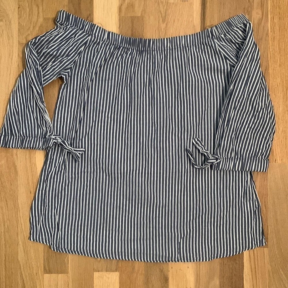𝅺active USA Scoop-neck/Off-the-shoulder Blue/White Striped Shirt Women’s M